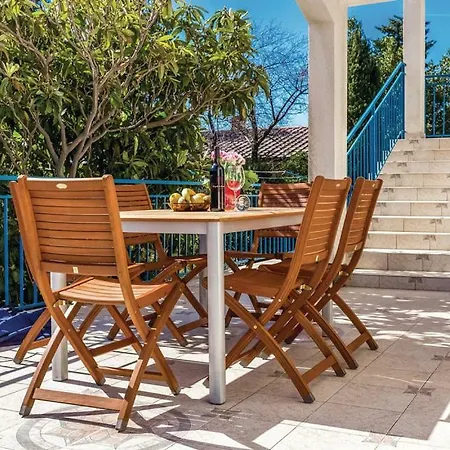 Karla With Parking דירה *