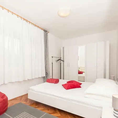 Karla With Parking * קריקווניצה