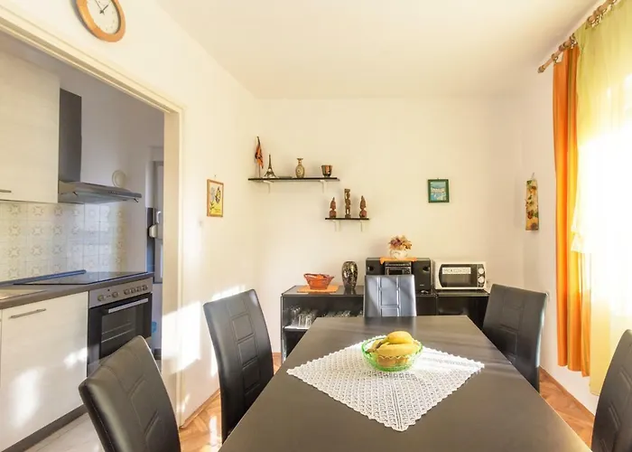 Karla With Parking דירה קריקווניצה